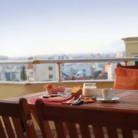 Friends Terrace * Tiran