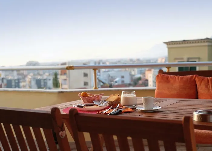 Friends Terrace * 地拉那